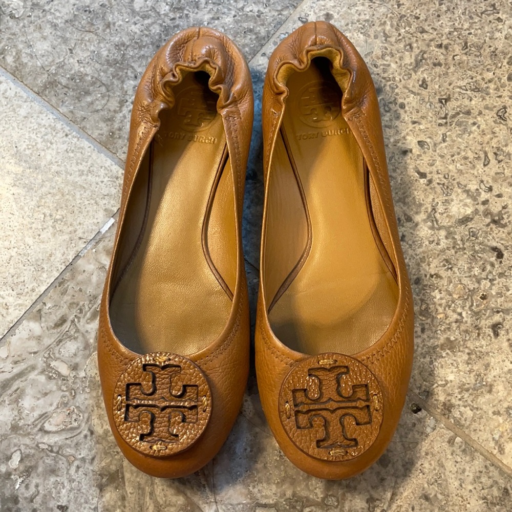 Tory Burch Reva Flats. Brown Pebbled Leather. SZ 9